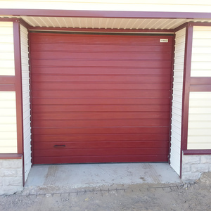 Секционные ворота Trend цвет RAL3004 Пурпурно-красный