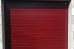 Установка секционных ворот цвет RAL3004 Пурпурно-красный