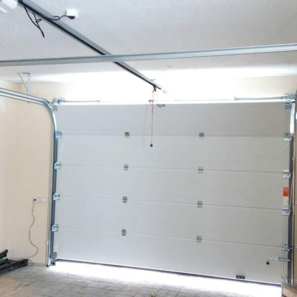 Установка секционных ворот цвет RAL9016 Белый