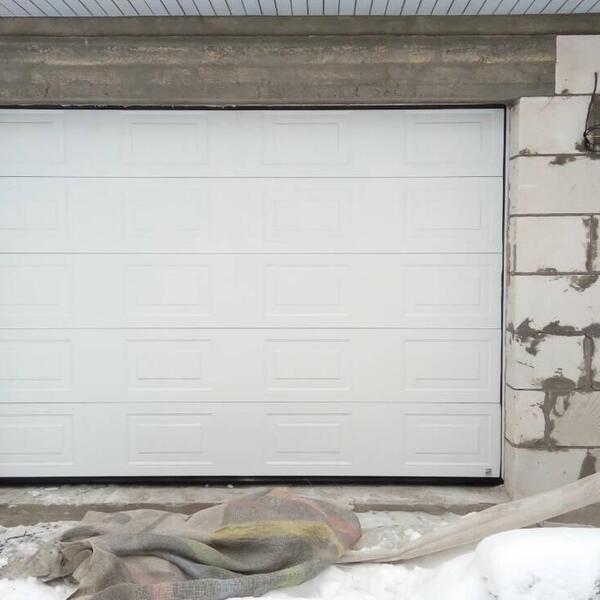 Установка секционных ворот цвет RAL9016 Белый