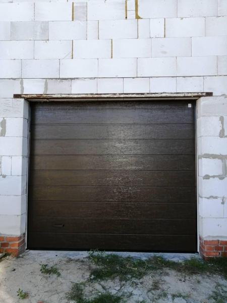 Установка секционных ворот цвет RAL8014 Коричневый