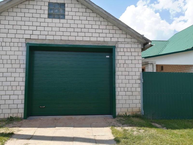 Установка секционных ворот цвет RAL6005 Зеленый мох