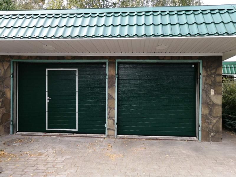 Установка секционных ворот цвет RAL6005 Зеленый мох