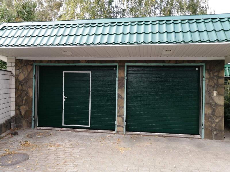 Установка секционных ворот цвет RAL6005 Зеленый мох