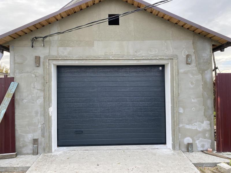 Установка секционных ворот цвет RAL7016 Серый антрацит