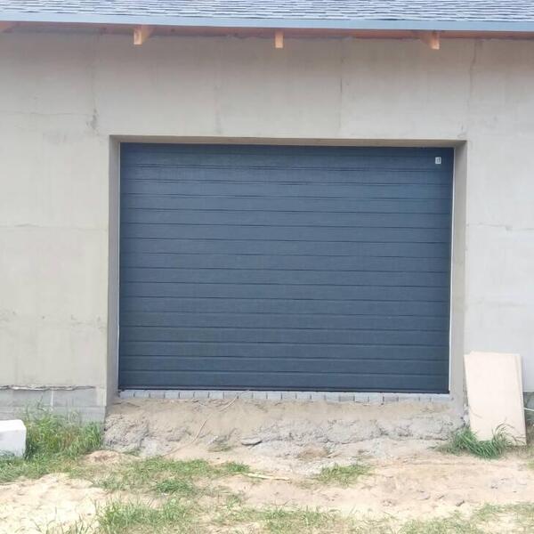 Установка секционных ворот цвет RAL7016 Серый антрацит