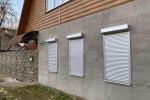 Пример установки роллетов на частный дом в цвете Серебристый металлик