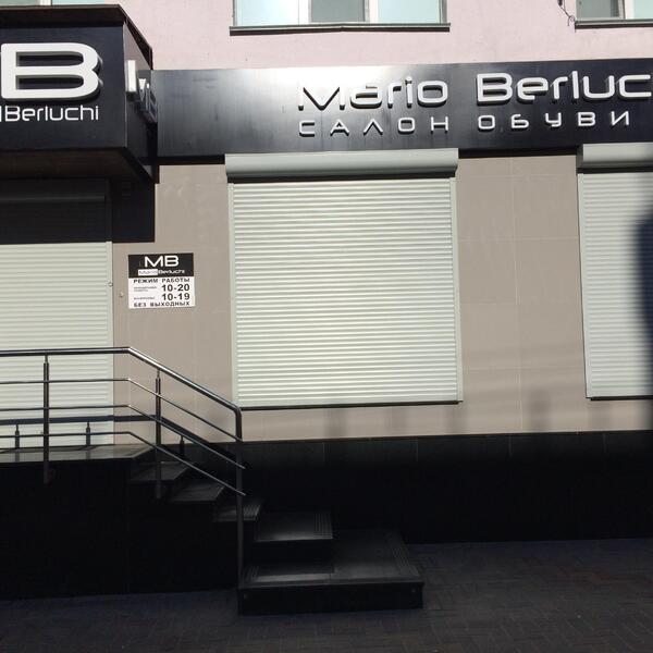 Установка защитных роллетов для салона обуви Mario Berluchi