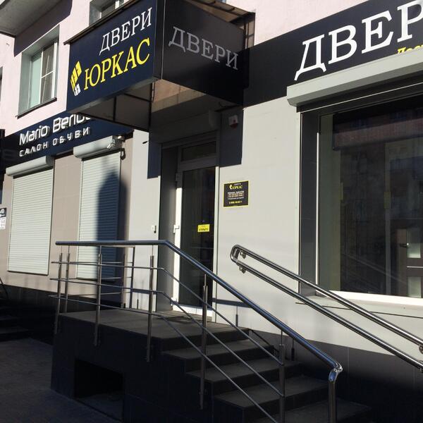 Установка защитных роллетов для салона обуви Mario Berluchi