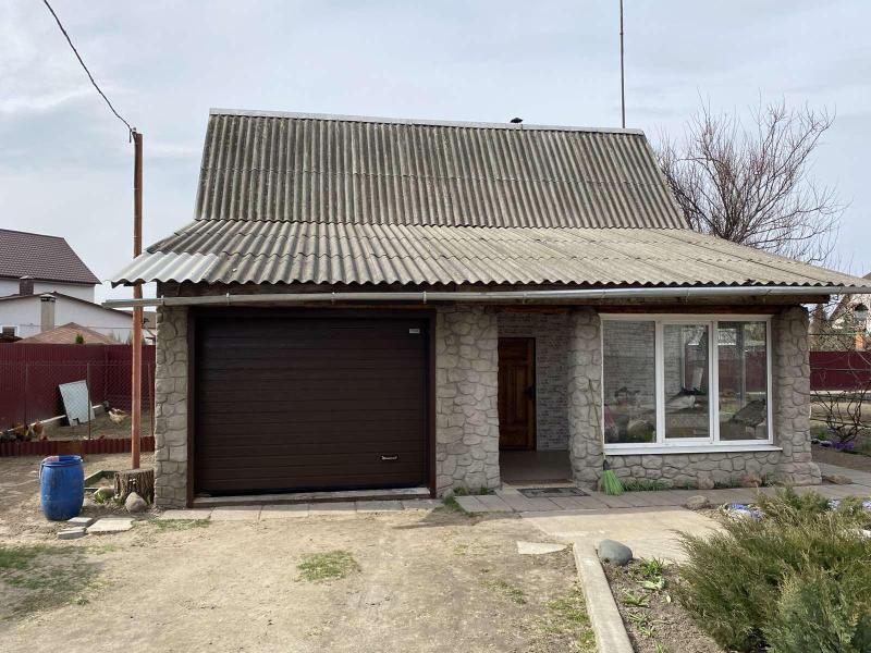 Установка секционных ворот цвет RAL8017 Шоколадный