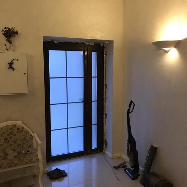 Алюминиевая входная дверь