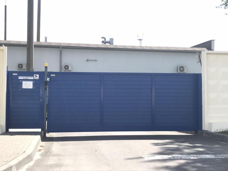 Откатные ворота в цвете RAL5010 Синий