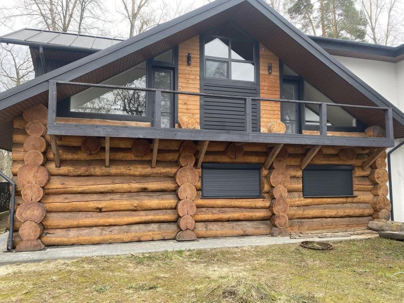 Пример установки роллетов на частный дом в цвете Антрацит