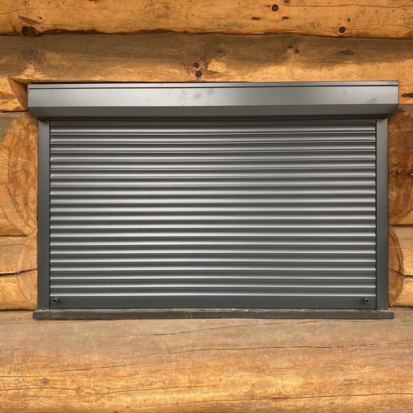 Пример установки роллетов на частный дом в цвете Антрацит