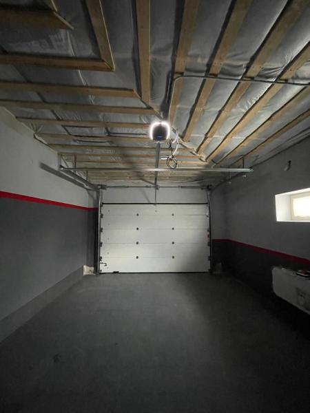 Секционные ворота в цвете Ral 9016