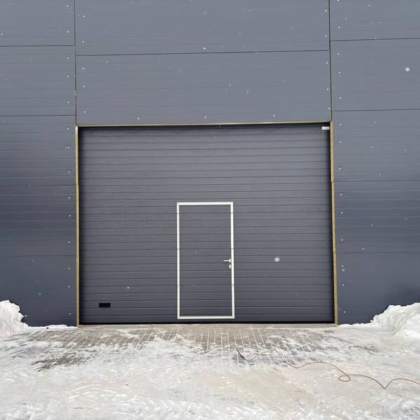 Промышленные ворота с калиткой