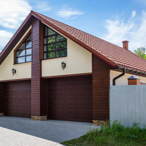 Установка секционных ворот цвет RAL8014 Коричневый