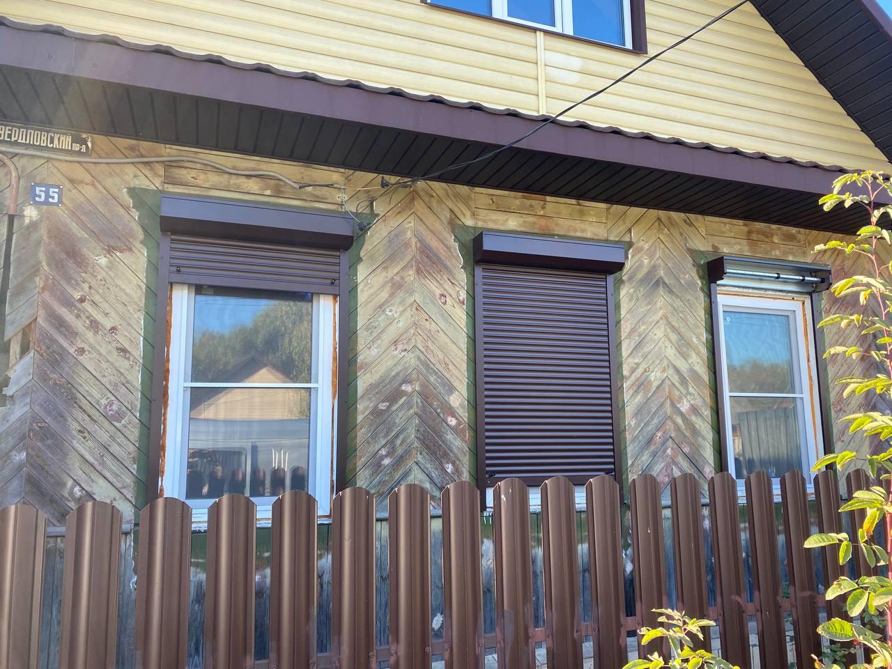 Установка коричневых роллет