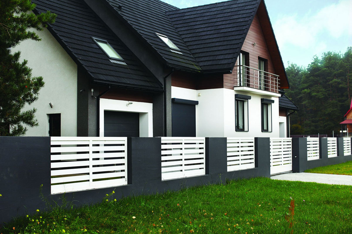 Белые заборы для частного дома