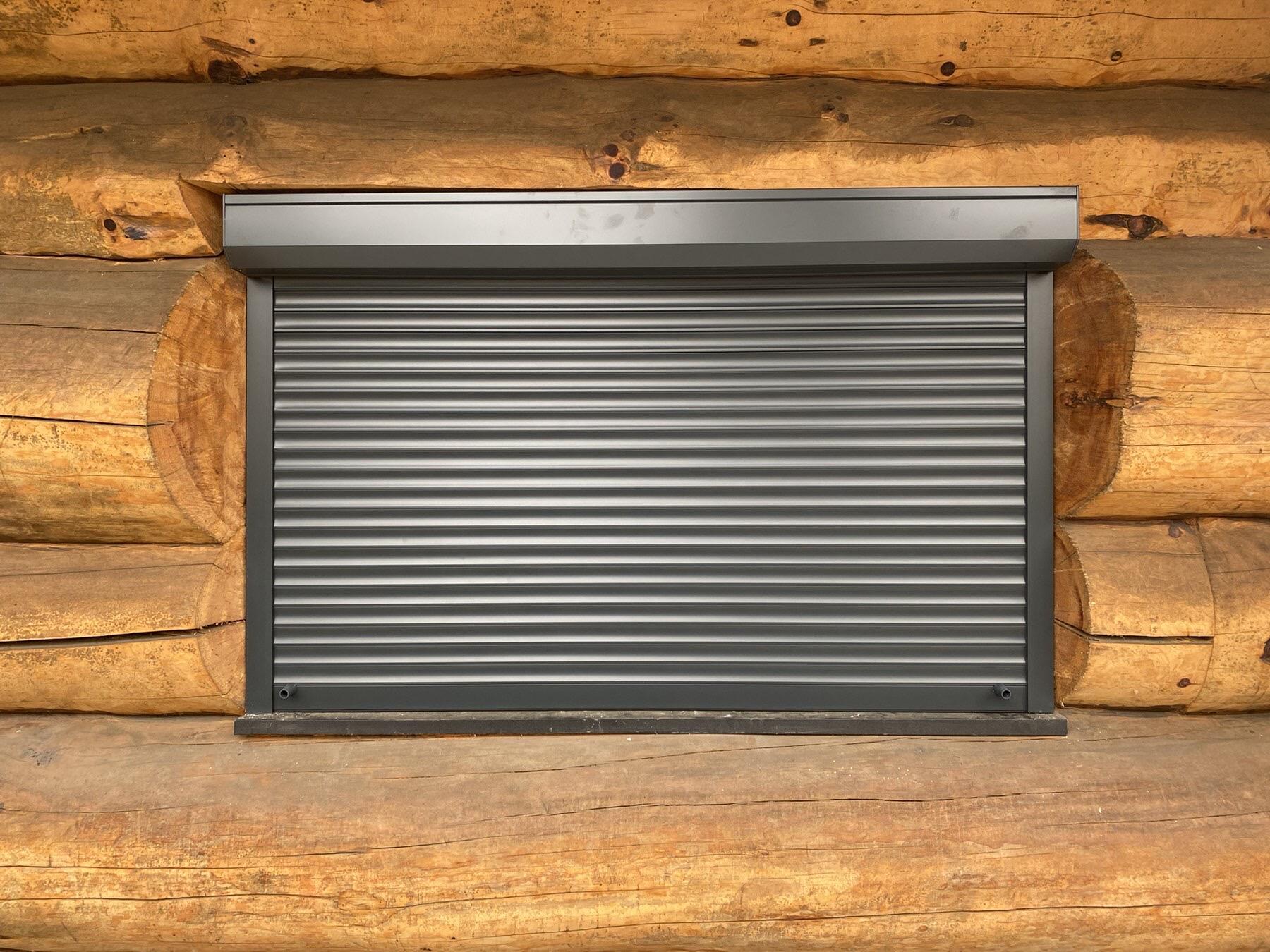 Пример установки роллетов на частный дом в цвете Антрацит