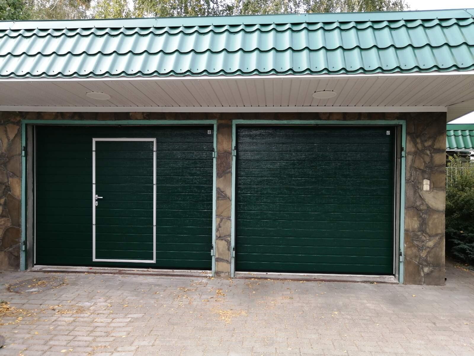 Секционные ворота в цвете RAL6005 Зеленый мох