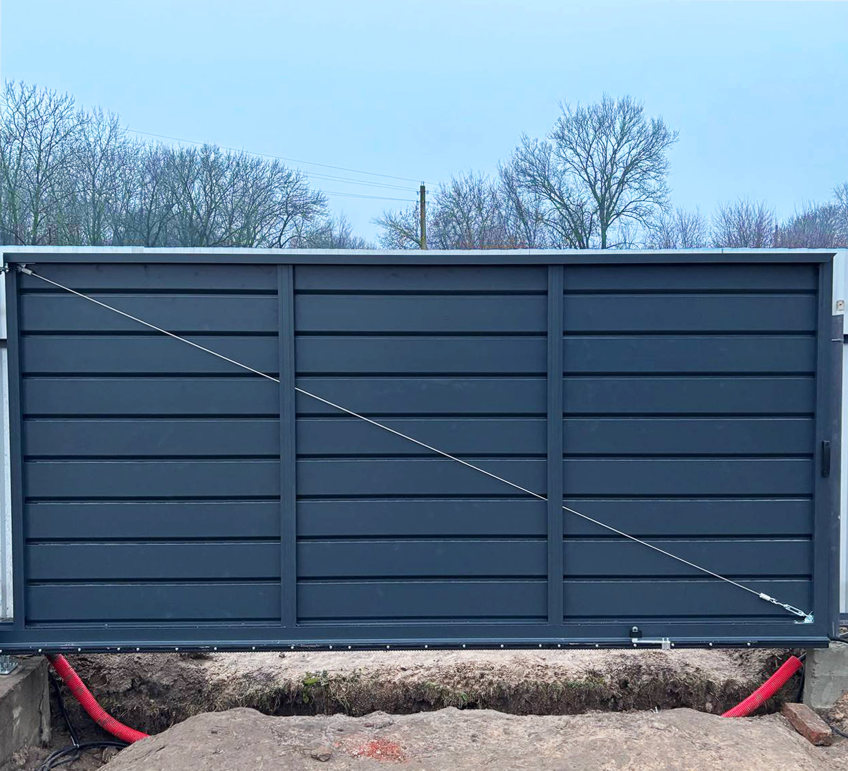 Установка откатных ворот с заполнением 