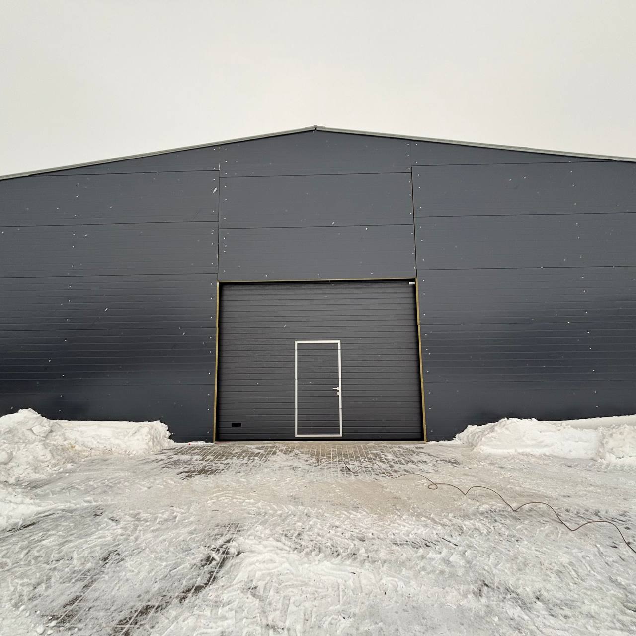 Промышленные ворота с калиткой